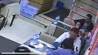 Müşteriden mide bulandıran hareket: İçtiği çorbanın parasını ödememek için tabağa kıl koydu