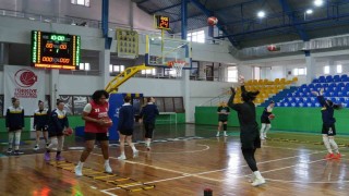 Namağlup kadın basketbolcular, 8 Mart Dünya Kadınlar Gününde şampiyonluk için sahada
