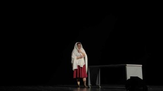 Nazan Kesal, Maltepede sahne aldı