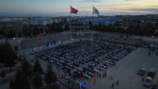 Niğde Belediyesinden üniversite öğrencilerine 7 bin 500 kişilik iftar yemeği