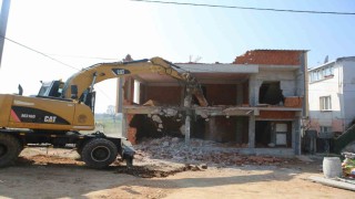 Nilüferde 2 katlı kaçak bina yıkıldı
