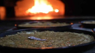 Odun ateşinde pişirilen iftar ve sahur sofralarının vazgeçilmezi: ‘Tahinli pide