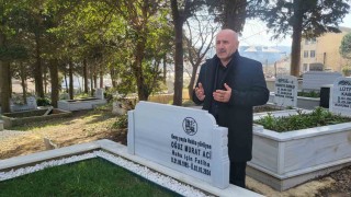 Oğlu Oğuz Murat Acinin ölüm yıl dönümünde mezarı başında dua eden baba Aci: İlk günkü gibi yaramız tazelendi, yüreğimiz yanıyor