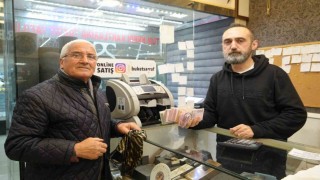 Oğluna araba alırken vicdanını satmadı: Kuyumcuda verilen fazladan 100 bin lirayı iade etti