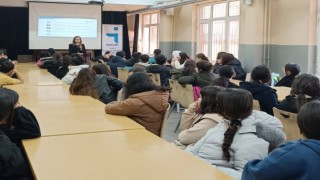 Öğrencilere meslek seçiminin önemi anlatıldı