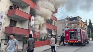 Öğrencilerin kaldığı evde çıkan yangın söndürüldü