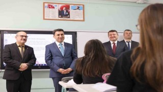 Öğrencilerle bir araya gelerek eğitime verilen önemin altı çizildi