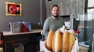 Öğretmenler ve velilerden mahalle halkına askıda ekmek kampanyası