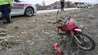 Okul çıkışı yaya olarak eve dönen 13 yaşındaki çocuğa motosiklet çarptı: 3 yaralı