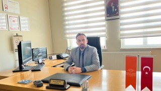 Okul zilinden rahatsız oldu, müdürün boğazını kesti