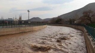 Oltu Çayı yine coşmaya başladı