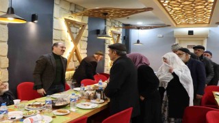 Oltu Kaymakamı Çelik, 65 yaş üstü vatandaşlarla iftarda buluştu
