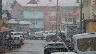 Oltu’da Kar Yağışı Başladı, İlçe Beyaza Büründü