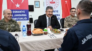 Osmaniye Valisi Dr. Erdinç Yılmaz Mehmetçiklerle İftar Yaptı