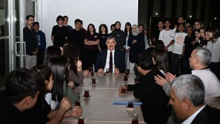 Osmaniye Valisi Yılmaz, Devlet Bahçeli Fen Lisesi Öğrencileriyle İftar Yaptı