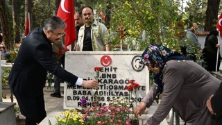 Osmaniye’de 18 Mart: Şehitlerin Kabirlerine Karanfil Bırakıldı