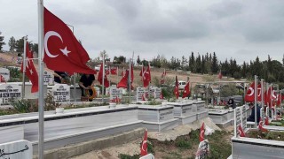 Osmaniyede şehitler ile depremde hayatını kaybedenlerin kabirleri ziyaret edildi