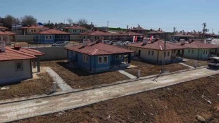 Osmaniyede yapımı tamamlanan 32 köy evinin daha anahtar teslimi yapıldı