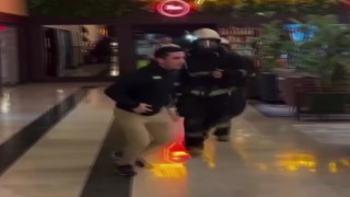 Otelin elektrik panosunda çıkan yangın paniğe neden oldu