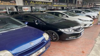 Oto galericiler eski bayramları arıyor