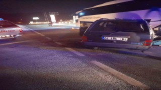 Otomobil, İBB otobüsüyle çarpıştı: 1 ölü, 1 yaralı