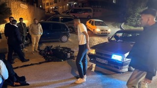 Otomobil ile çarpışan motosikletteki 2 kişi yaralandı
