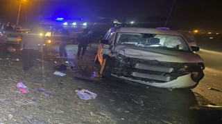 Otomobil ile hafif ticari araç çarpıştı: 3ü çocuk 4 yaralı