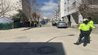 Otomobil ile motosiklet çarpıştı: 1 ağır yaralı