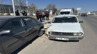 Otomobil park halindeki araca çarptı: 1 yaralı
