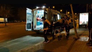 Otomobilden rastgele ateş edildi, kaldırımda yürüyen genç yaralandı