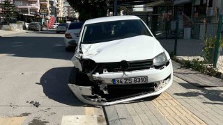 Otomobile çarpan motosikletin sürücüsü havaya uçtu