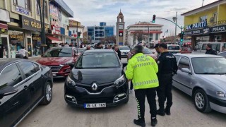 Otomobilin çarptığı yaya yaralandı