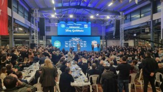 Özgür Özel Beylikdüzünde iftar programına katıldı
