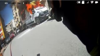 Park halindeki araç alev alev yandı