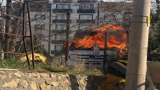 Park halindeki tır alev alev yandı