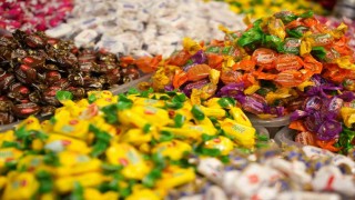 Pazar tezgahları bayram şekerleriyle renklendi