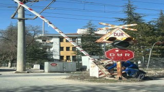 Polatlıda hemzemin geçitte yaşanan bariyer arızası vatandaşları tedirgin ediyor
