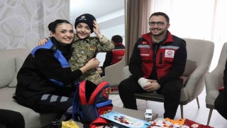 Polis ekiplerinden minik Bünyamine sürpriz ziyaret