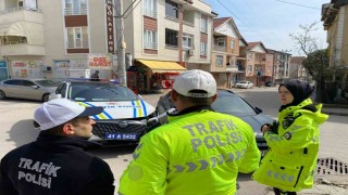 Polis otosu ile otomobil çarpıştı, şans eseri yaralan olmadı