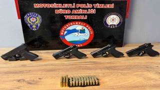 Polisi görünce tarlaya attığı çuvaldan 4 tabanca çıktı