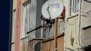 Polisle çatışıp, vurularak etkisiz hale getirilen şahsın annesine şiddet uygulayıp, rehin aldığı ortaya çıktı