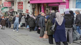 Ramazan alışverişi için kasaplarda metrelerce et ve kıyma kuyruğu