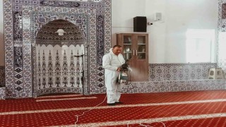 Ramazan ayı boyunca camilerde hijyen çalışmaları devam ediyor