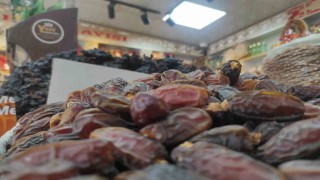Ramazan ayının vazgeçilmezi hurma tezgahlarda