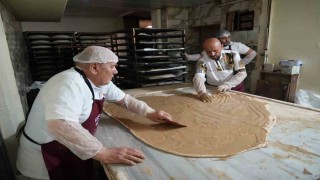 Ramazan sofralarının vazgeçilmezi, Niğdenin tescilli lezzeti: Tahinli pide