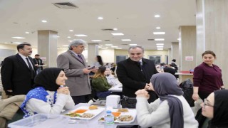 Rektör Prof. Dr. Altun, öğrencilerle iftar yaptı