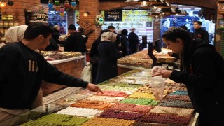 Rengarenk bayram şekerleri tezgahlarda yerini aldı