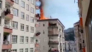 Rizede çatı yangını