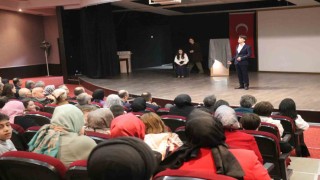 Romandaki kahramanlar tiyatroyla hayat buldu, kukla oyunu minikleri kahkahaya boğdu