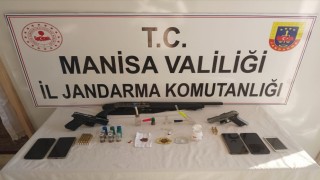 Ruhsatsız silahlarla yakalandılar